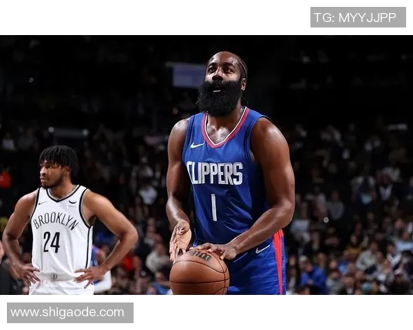 足球明星哈登的精彩瞬间与场上风采全景展示